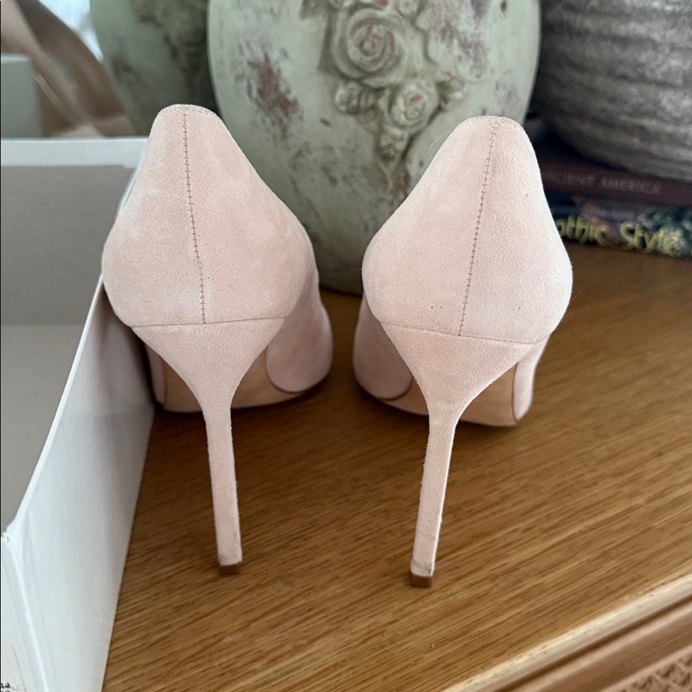 Manolo Blahnik Suede BB 105 Light Pink Pumps - Picture 9 of 10